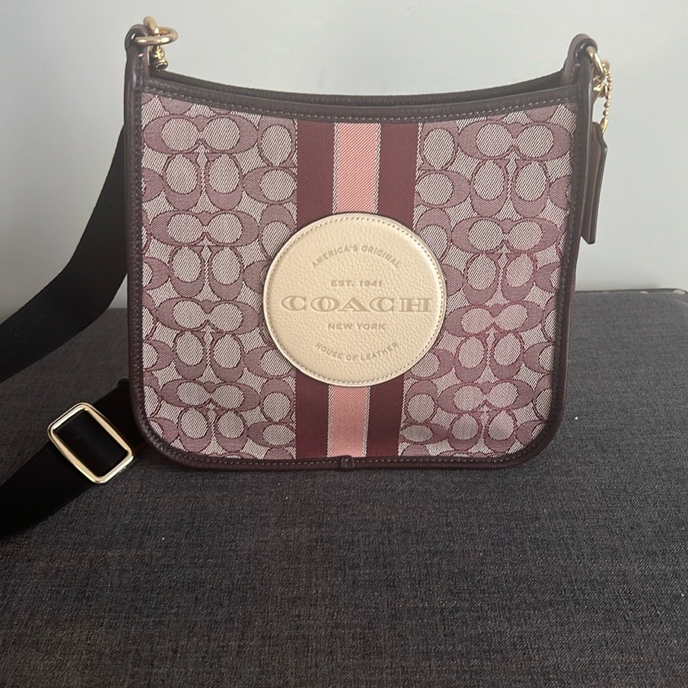 Dempsey File Bag In Signature Jacquard With Stripe & Coach Patch BARELY WORN!!!